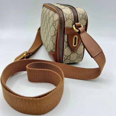 Super Mini borsa GG Emblem Gucci