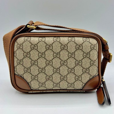 Super Mini borsa GG Emblem Gucci