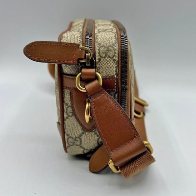 Super Mini borsa GG Emblem Gucci