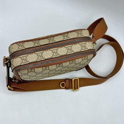 Super Mini borsa GG Emblem Gucci